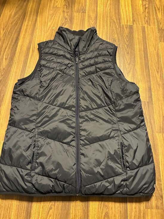 Xersion Jackets & Blazers - Xersion Women's Packable Puffer Vest Black Chevron Quilted Full Zip XL